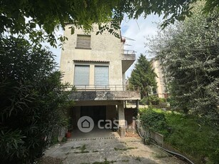 Villa in Vendita in Via Papa Ratti 9 a Bergamo