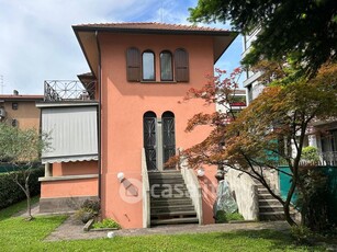 Villa in Vendita in Via Giuseppe Mazzini 26 a Bergamo
