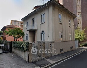 Villa in Vendita in Via Giuseppe Mazzini 28 a Bergamo