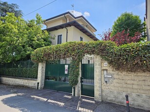 Villa Plurifamiliare a Monza in Via Piave, Regina Pacis