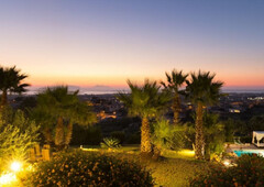 CASA CON TERRAZZA E PISCINA