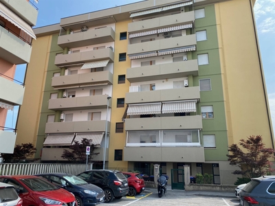 Appartamento in vendita a Carrara Massa Carrara Avenza