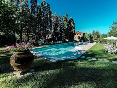 Accogliente oasi con piscina e WiFi vicino a Ostina e Arno