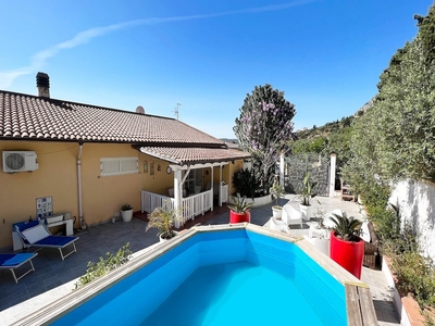 Bella villa a Castellammare del Golfo con piscina privata