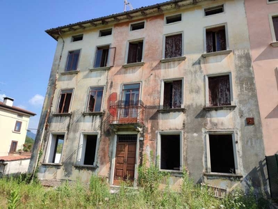 Edificio-Stabile-Palazzo in Vendita ad Valdagno - 100000 Euro