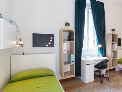 Camera condivisa in appartamento con 2 camere da letto a Navigli, Milano