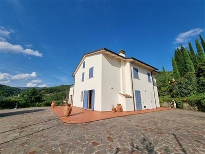Casa singola in buono stato di 400 mq. a Montegiovi