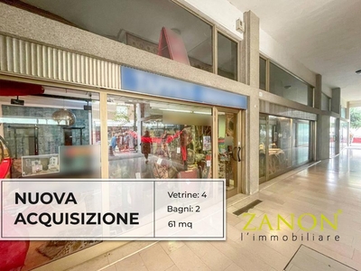 spazio commerciale in vendita a Grado