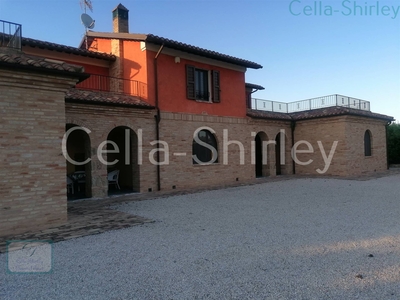 Villa in vendita a Montelupone Macerata