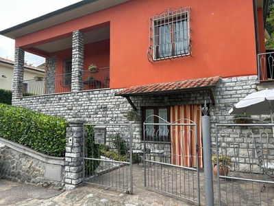 villa indipendente in vendita a Bagni di Lucca