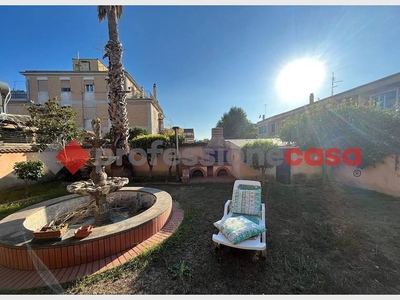Appartamento in vendita a Pomezia, Via Lago Maggiore, 0 - Pomezia, RM