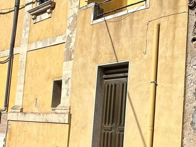 Casa Indipendente in Via Ruggero Vii, 4, Avola (SR)