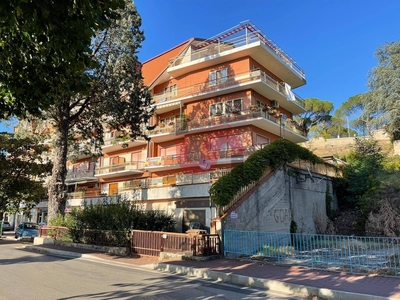 Appartamento con terrazzo, Benevento centro