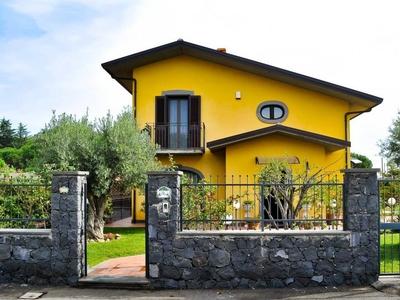 villa in vendita a Nicolosi