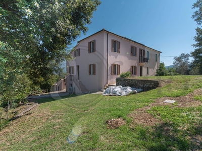 Casa indipendente con box a Isola del Liri