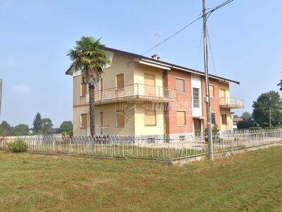 Vendita Villa Quadrifamiliare Via Castelletto Stura, Cuneo