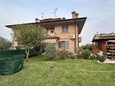 Villa bifamiliare in vendita a Podenzano Piacenza Due Case-bozza