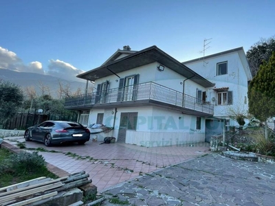 villa indipendente in vendita a Pietrastornina