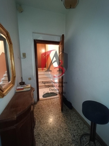 Appartamento a Pisa, 5 locali, 1 bagno, posto auto, 120 m², 2° piano