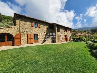 Casa di 265 mq in vendita Cortona, Italia