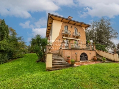 Prestigiosa villa di 480 mq in vendita Castelnuovo Magra, Italia
