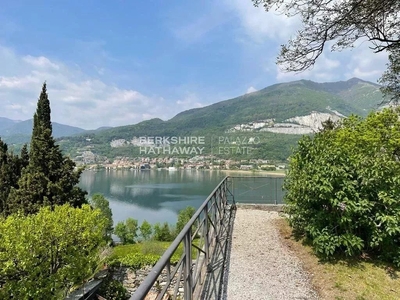 Prestigiosa villa in vendita Bosisio Parini, Italia