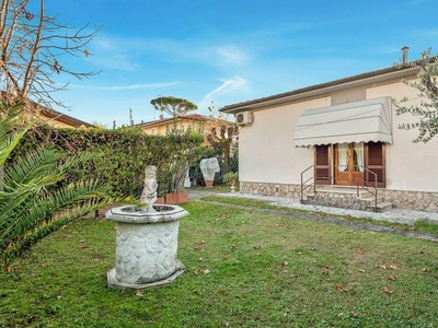 Prestigiosa villa di 164 mq in vendita Via Duca degli Abruzzi, 56, Forte dei Marmi, Toscana