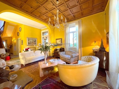 Prestigiosa villa di 589 mq in vendita Via Vittorio Emanuele II, Besana in Brianza, Lombardia