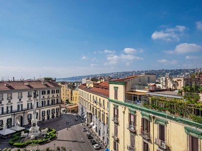 Prestigioso appartamento di 180 m² in vendita Napoli, Italia