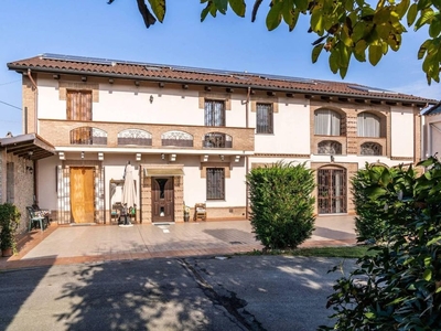 Esclusiva villa di 601 mq in vendita Via Maniotto, Carmagnola, Provincia di Torino, Piemonte