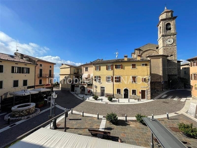 Appartamento in vendita a Torri del Benaco piazza Giuseppe Garibaldi