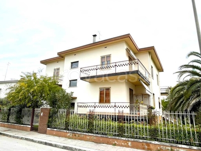 Casa Indipendente in vendita a Verona via Brigata Cuneo, 21