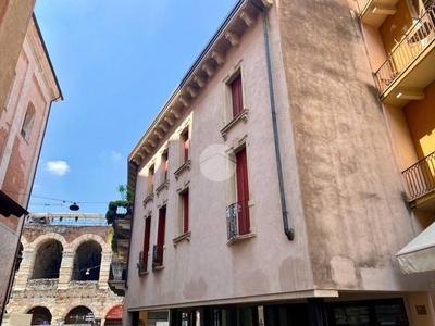 Appartamento in vendita a Verona via Dietro Anfiteatro, 16