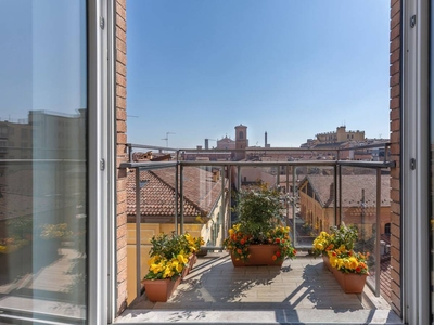 Bologna Mercato delle Erbe Huge Apartment x7!