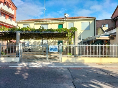 Casa Indipendente in vendita a Chioggia via Santo Spirito, 7