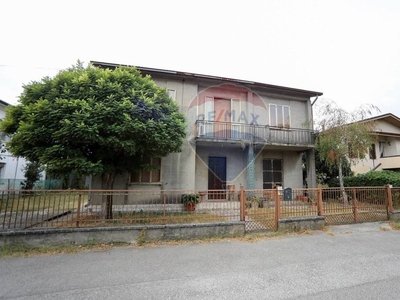 Casa Indipendente in vendita a Sanguinetto via Giovanni xxiii, 35