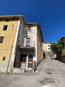Casa Indipendente in vendita a Sant'Anna d'Alfaedo via Francesco Baracca