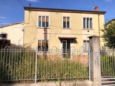 Casa Indipendente in vendita a Valeggio sul Mincio via Roma 17
