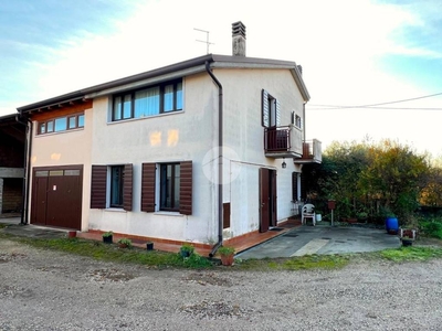 Casa Indipendente in vendita a Verona via Cason, 1