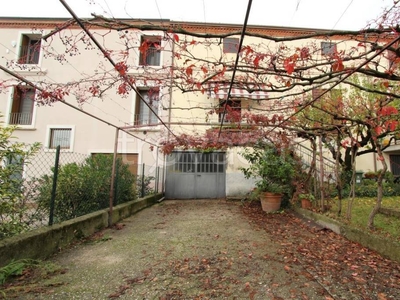 Casa Indipendente in vendita a Verona via Olivè, 50