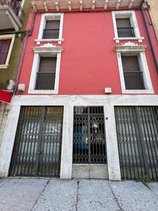 Casa Indipendente in vendita a Verona via unità d'italia, 122