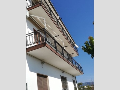 Casa Semi Indipendente in Vendita a Reggio Calabria, zona Condera via Reggio Campi 369, 138'000€, 150 m²