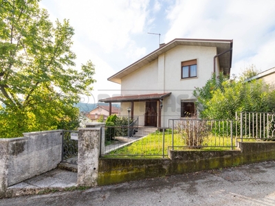 Casa Semindipendente in vendita a Lugo di Vicenza