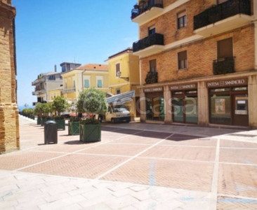 Filiale Bancaria in vendita a Città Sant'Angelo corso Vittorio Emanuele 15