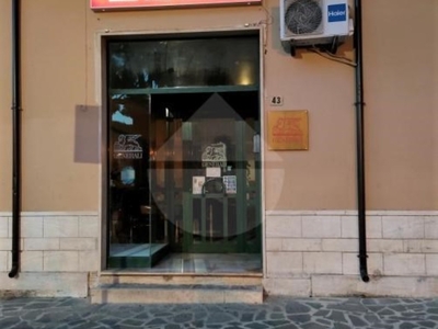 Locale Commerciale in vendita a Montorio al Vomano via poliseo de algelis,