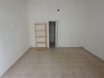 Negozio in Affitto a Livorno, 300€, 20 m²