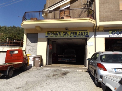 Negozio in vendita a Carsoli via degli Alpini, 133