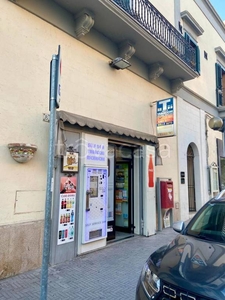 Negozio in vendita a Matera via Lucana, 8