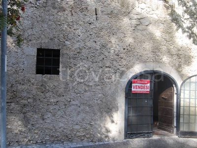 Negozio in vendita a Pescasseroli viale Principe di Napoli, 26