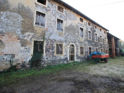 Rustico in vendita a Roncà via Chiesa Vecchia, 39
